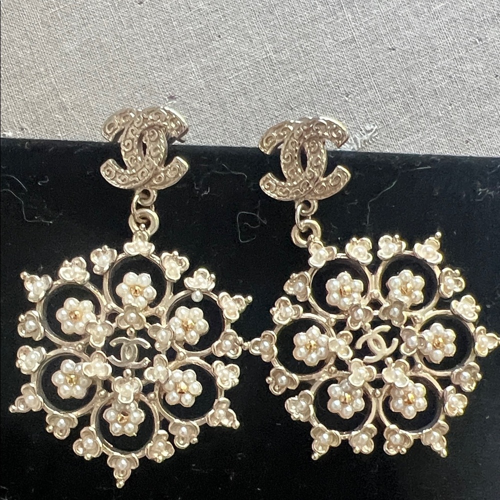 CHANEL Silver and Pearl Floral Earrings - Picture 10 of 10